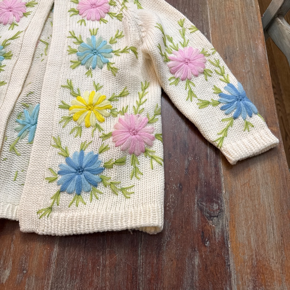 Fully Fashioned Vintage 50s Cream Wool Floral Embroidered Cardigan S - Picture 4 of 9